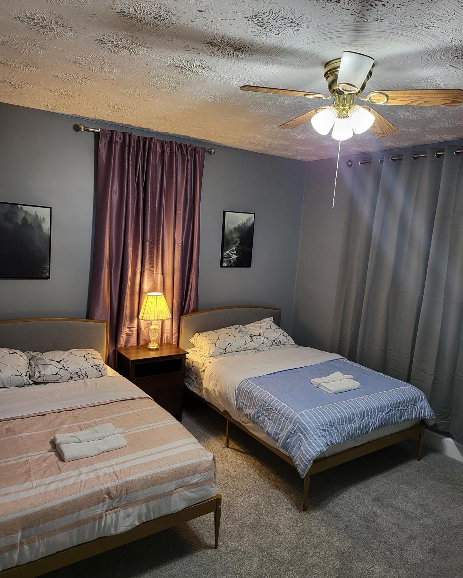 Guest Room With Two Double Beds In Columbus Oh, Airport Location Exterior foto